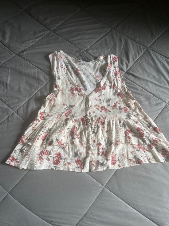 American Eagle Outfitters Tops - American Eagle Outfitters Cream Floral V-Neck Tiered Tank